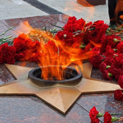 Митинг у памятника 40 летию Победы «Поклонимся великим, тем годам»